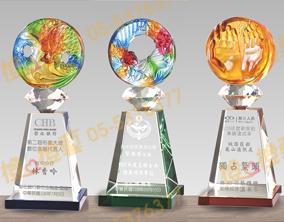 水晶琉璃「巍然屹立」-獎牌獎座獎盃藝品「退休、績優表揚、升官、榮陞」-鏤空彩色琉璃