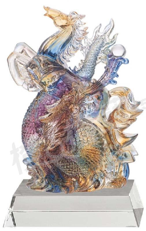 琉璃獎座「龍馬精神耀千秋」-獎牌獎座獎盃藝品「退休、績優表揚、升官、榮陞」-鏤空彩色琉璃